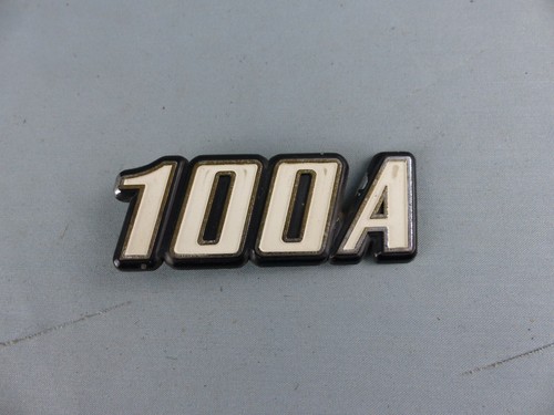 Datsun 100 ancien monogramme - datsun, a