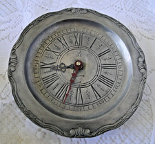 Pendule JAZ  Stainic ronde quartz chiffres romains gravés  étain vintage 75 à 82