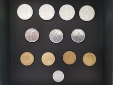 Lot de 12 pièces italiennes