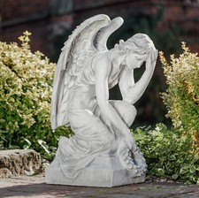 Statue ange sur socle statue