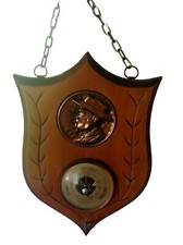 Baromètre mural ancien bois sculpté avec médaillon chasseur – Eldé – 24 cm 