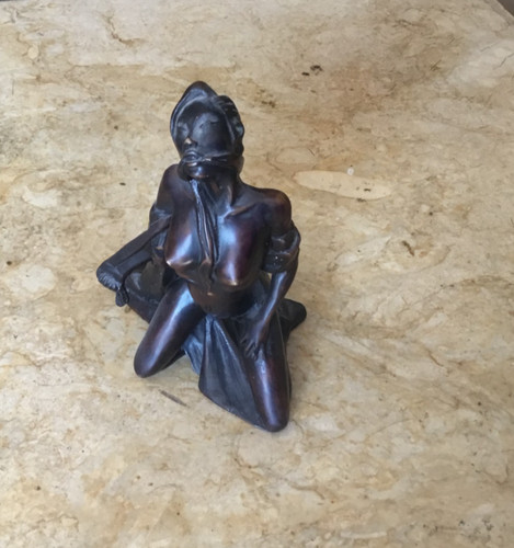 Statue femme érotique en - de,