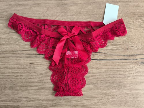 String dentelle rouge femme