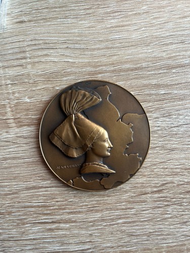 Médaille costume coiffe - médaille,