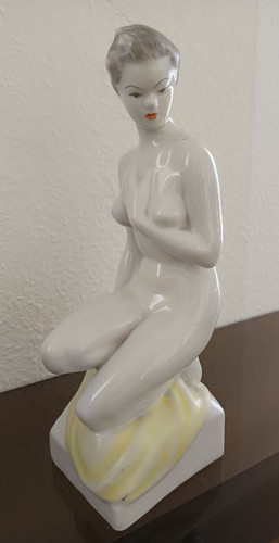 Hollohaza figur femme acte - femme,