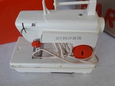 2 MACHINES A COUDRE SINGER POUR ENFANT