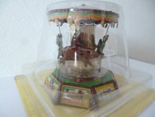 Manege mécanique en tole systeme de remontage par clef