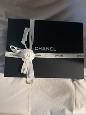 CHANEL Boîte magnétique pour sac petit modèle 26/16/10cm +ruban + camélia