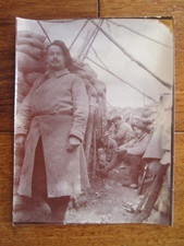 Photo légendée d'une tranchée occupée par des soldats français