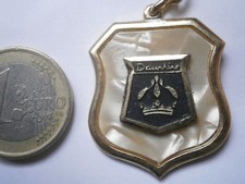 Porte clé vintage, années 50 60  métal émaillé  RENAULT DAUPHINE