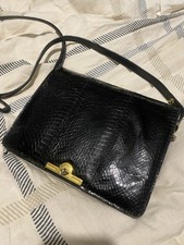 VINTAGE, ANCIEN SAC A MAIN NOIR IMITATION CROCO.