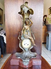 Imposante pendule A Posé En