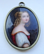 MEDAILLON EN PORCELAINE PEINTE