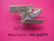 pin's NEUFCHATEAU . Videz la hotte du Père Noël