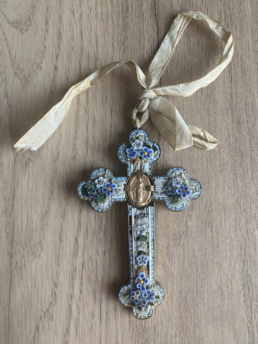 Croix dévotion ornée de - ornée,