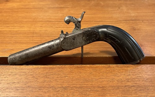 Pistolet ancien coup - de, poing