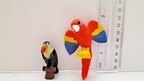 Tropical bird figurine - (lot, of