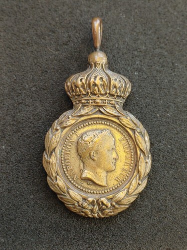 Belle médaille sainte - médaille,