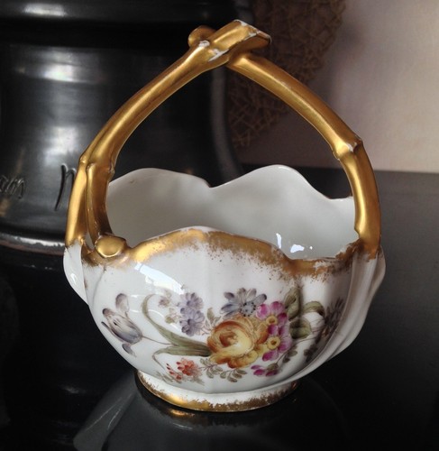 Joli petit panier porcelaine
