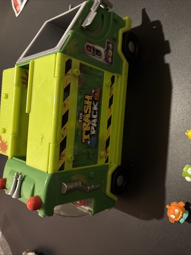 The trash pack green garbage - pack,