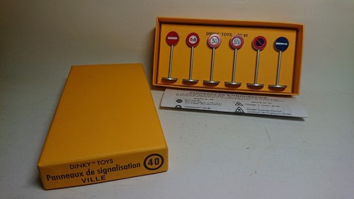 Dinky toys atlas panneaux - toys,