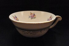 Tasse à déjeuner ou chocolat porcelaine opaque Saint Amand Céranord