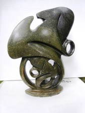 Sculpture moderne en pierre verte taillée attribuée à M.FRANCK1948 "Enlacements"