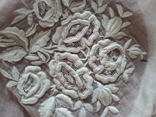 ANCIENNE COIFFE BRODERIE AU TAMBOUR, BONNET, TULLE, DENTELLE AU FUSEAU, 19°