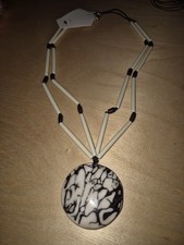 Vintage Sautoir  Grande Perles Tiges .gros Medaillon Bakelite 