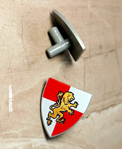 New lego lion - shield, standing