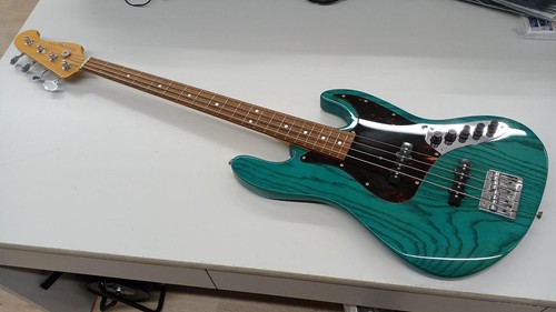 Guitare basse électrique
