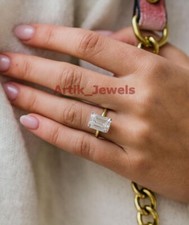 Émeraude Coupe Moissanite