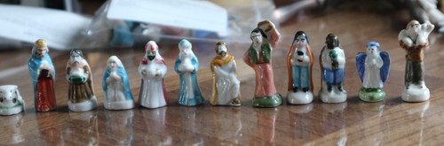 Lot feves creche - lot, 12