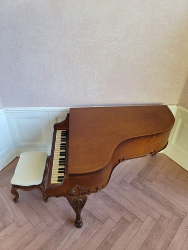 Piano queue miniature - à,