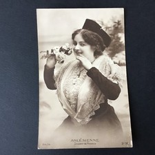 CPA Carte Ancienne Costume ARLES Arlésienne Mode - French Postcard
