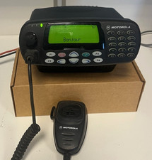 GM380 UHF MOTOROLA 403-470 MHz 255 CHANNELS WITH ACCESSORIES (TEST AND CLEAN)