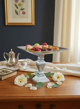 Élégant Présentoir - Piédestal Carré Vintage en Métal - Plateau Décoratif