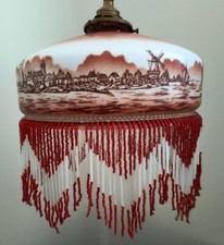 Suspension ancienne en opaline peinte et frange perlée