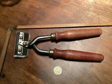 outils anciens, belle tondeuse à laine estampillée Peugeot fréres...