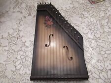 Cithare Ancienne en forme de harpe