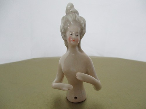 Lady with knotted hair - knotted,