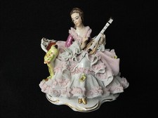 DRESDEN Ancienne FIGURINE STATUE en PORCELAINE ALLEMANDE et DENTELLE Marquise