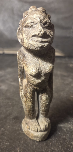Statuette féminine pierre - féminine,