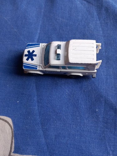 Majorette ambulance jeep - ambulance,