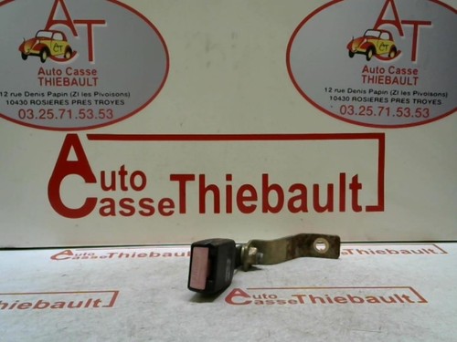 Attache ceinture arriere droit