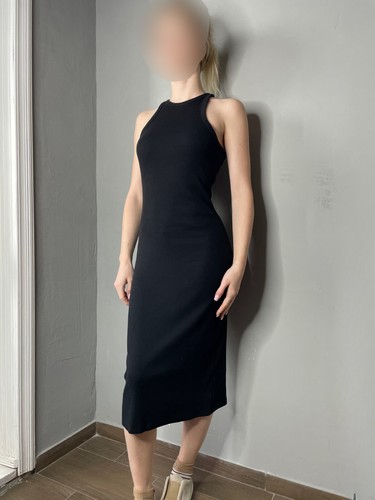 Robe noire côtelée sans