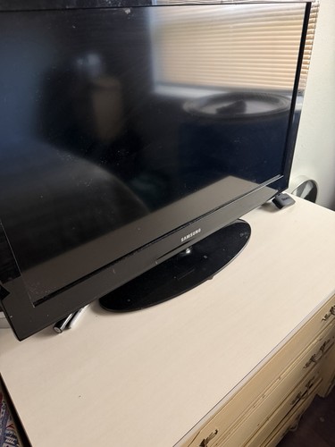Samsung black flat screen - black,
