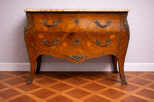 Commode galbée style louis - galbée, xv