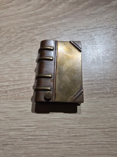 Briquet livre poilu laiton - poilu, en