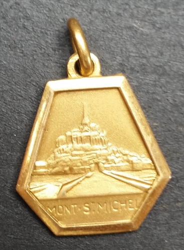 Belle médaille religieuse